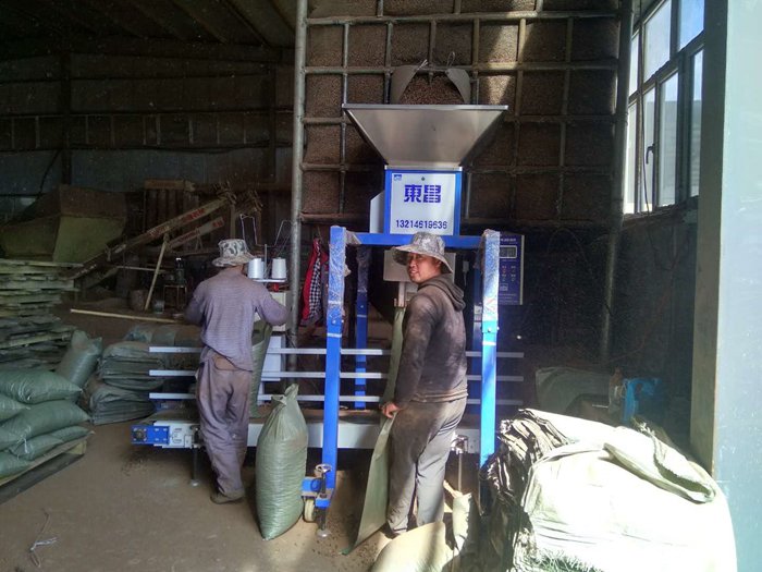 東昌生物質顆粒木屑顆粒電動定量包裝稱 東昌生物質顆粒木屑顆粒電動定量包裝稱